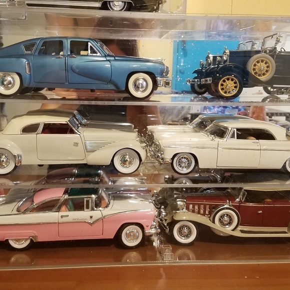 3 Diecast Model Car Display Cases 1:18 Scale With Cars - Picture 11 of 11